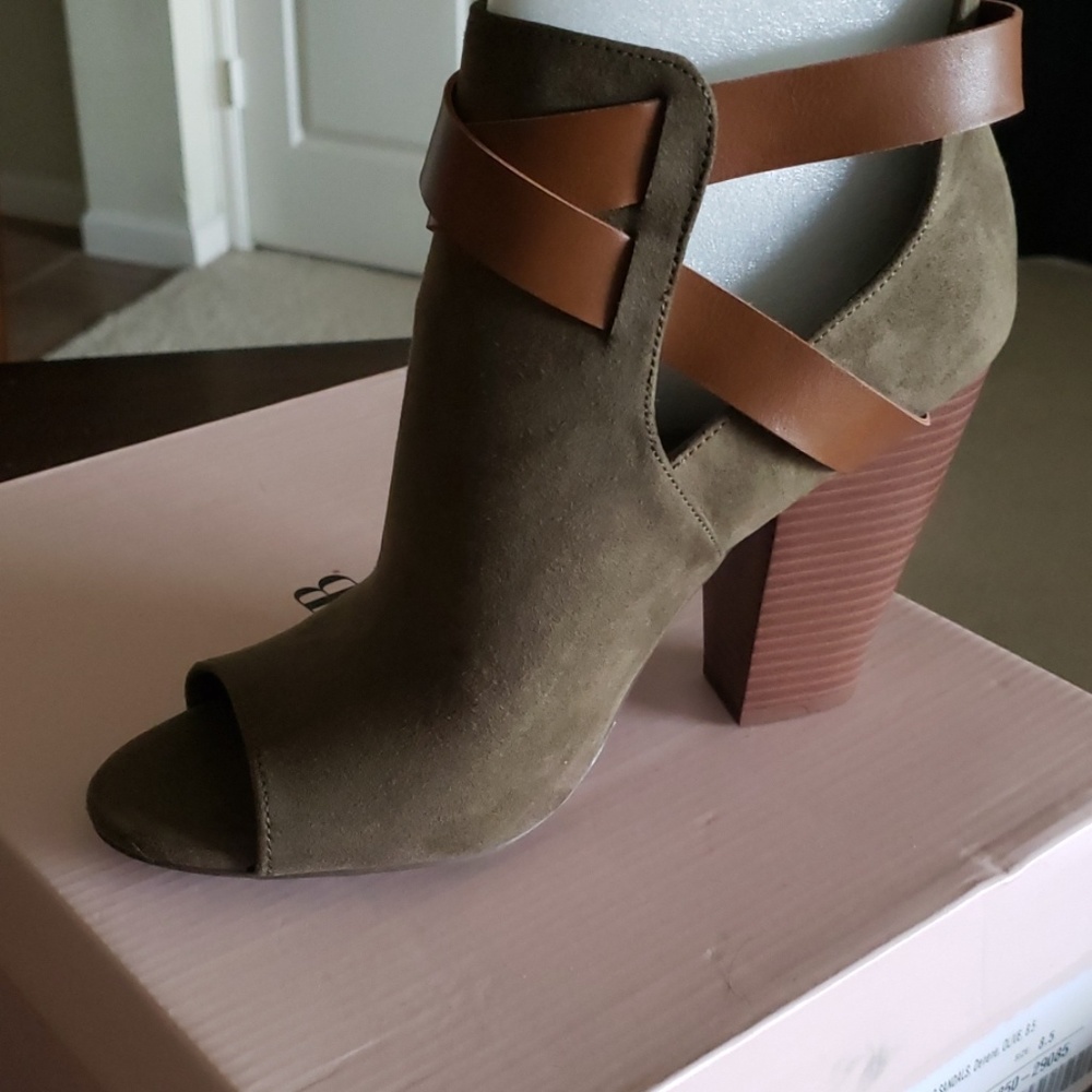 Peep toes booties